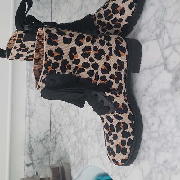 Kate Spade Merigue Boots Forest Feline Cheetah Print Lug Sole Size 8 B - Picture 2 of 6